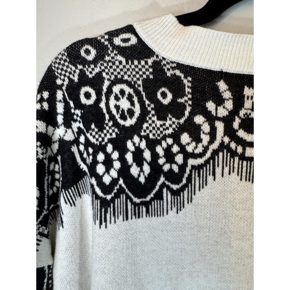 NWT Potters Pot B/W Faux Crochet Long Sleeved Sweater Size L - Picture 6 of 6